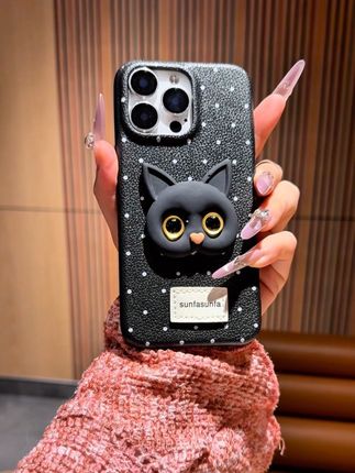 这个#手机壳 真的太萌了,上面有一个超可爱的猫咪图案,还搭配着俏皮的小爱心和小星星,简直就是甜美的化身!而且它的手感非常舒服,摸起来滑溜溜的,边缘也是圆润光滑,不会刮伤手机。如果你也喜欢这种可可爱爱的手机壳,那就赶紧入手吧!#防摔手机壳 #可爱手机壳 #多型号手机壳 #个性手机壳