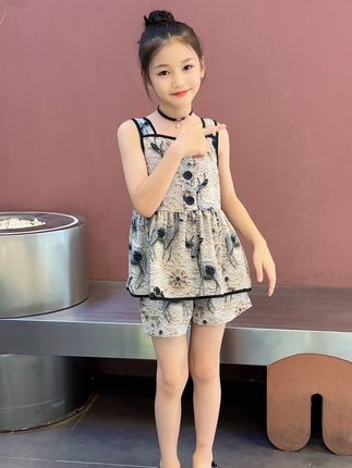 买了买了,终于买了,就一个闺女,别人有的咱也得有,反正也不贵,穿上好看又可爱呀#萌娃穿搭