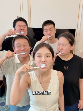 为什么你刷了几十年的牙还是黄黄的,那是你牙膏没选对!建议试试这个#参半美白牙膏 #牙膏 #牙黄