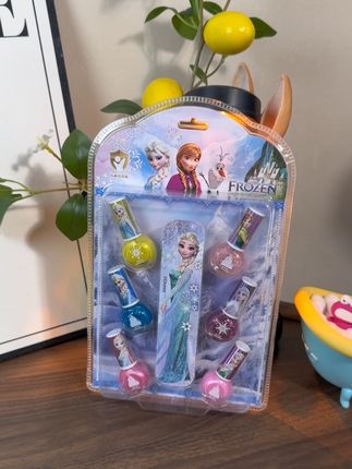 艾莎的指甲油,哪个小朋友会不喜欢呢,清洗又方便,可撕拉哦