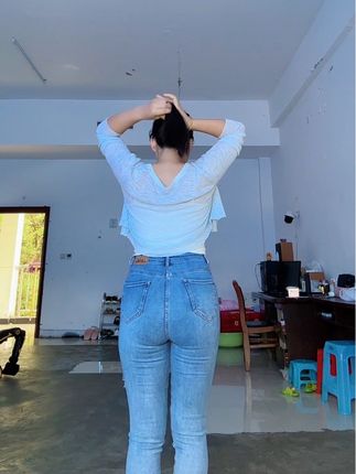 #上热门🔥 #牛仔裤#微胖女生 @@甜心桃桃(小号) 秋是慢入的,但冷是突然的,接下来的日子,记得添衣,好好吃饭,照顾好自己。