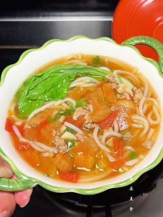 早餐宵夜在家花几分钟煮一碗,汤鲜味美,营养丰富又好吃的小锅米粉吧#嗦粉 #米线 #江西米粉 #在家做美食 #谁懂这一口的好吃程度