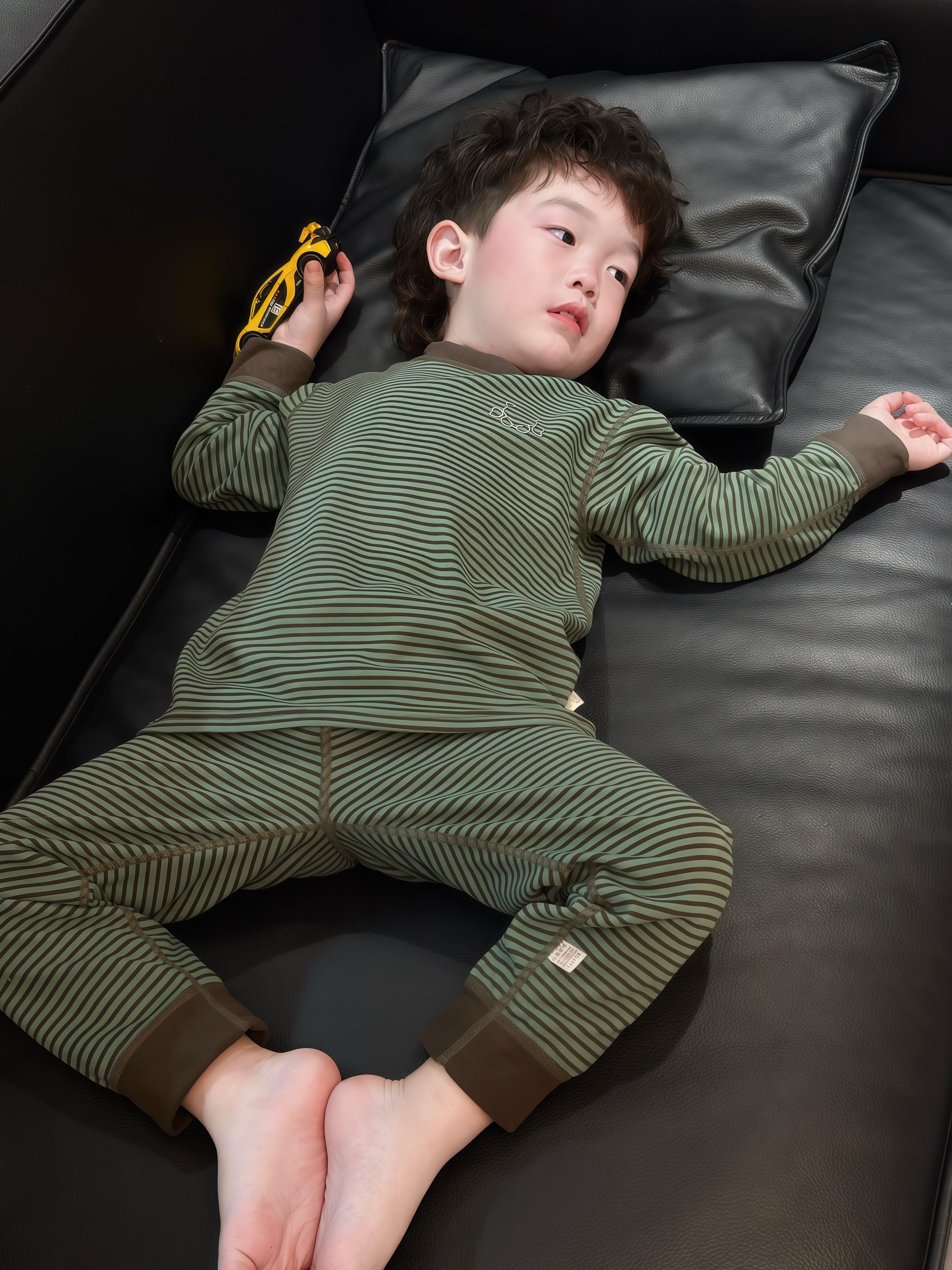 我们都不是满分角色你可以肆意长大 妈妈的爱 永远是个圆没有起点也没有终点 如果有人说爱你那一定不是原创原创在妈妈那里 有妈妈在你的避风港就在#宝妈情感共鸣#我的男孩#全职妈妈#儿童家居服#高品质童装