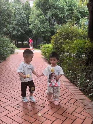 你俩打也打过,闹也闹过,希望你们永远这么好!@刘大师•工地最美夫妇 @工地霞姐