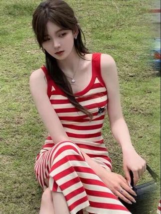 时髦气质孕妇夏季新款修身条纹吊带针织百搭背心裙两件套#吊带连衣裙 #穿搭技巧 #通勤搭配 #夏日穿搭 #度假穿搭