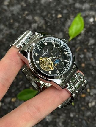 机械表⌚的魅力谁懂!七夕送礼就选它了 谁懂机械表的帅气啊 镂空设计可以看到里面机芯结构敲酷 男孩纸很喜欢这种吧 银色小钢带气质拿捏住了 平时搭配休闲通勤都合适 是谁还没给对象安排呢,快去试试吧~ #手表推荐 #七夕礼物 #送男朋友礼物 #学生党手表 #男生穿搭