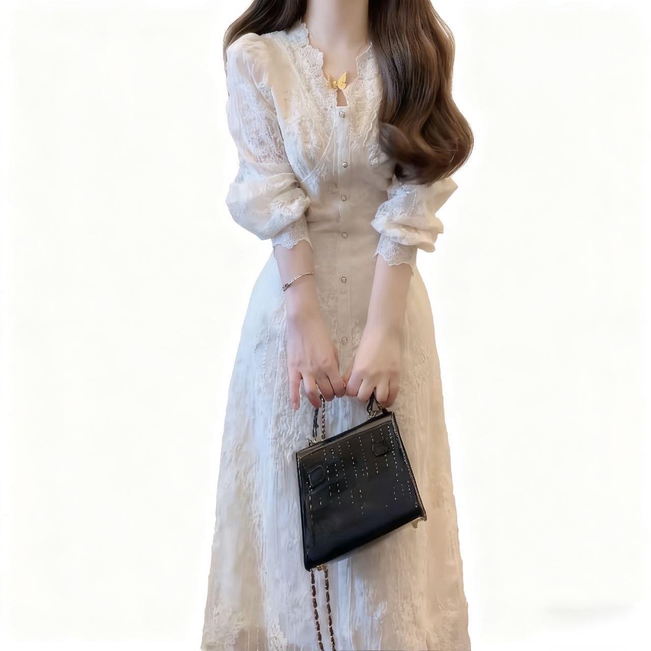 甜美白色蕾丝连衣裙。#甜美穿搭 #裙子穿搭 #漂亮的裙子 #白色连衣裙小个子 #约会穿搭