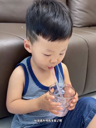 #babycare 光合星球真的太会拿捏孩子了! 一根吸管就让孩子爱上喝水,还把山楂六物鸡内金等好东西都吃进肚里了,酸酸甜甜的娃很喜欢,快给家里不爱喝水的娃试试吧!#宝宝喝水 #母婴好物 #宝宝喝水神器