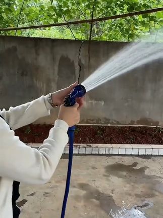 可伸缩水管水枪,注水后就变长,放完水就缩短,收纳方便,#高性能实用工具 #水管水枪#可伸缩