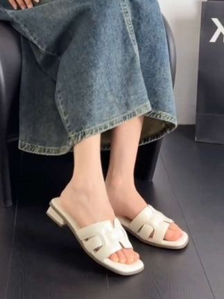 #夏季凉鞋 #脚宽脚胖都可以 #凉拖鞋 #一脚蹬 #哎呦喂你鞋真好看