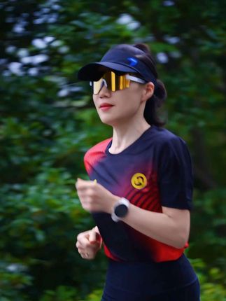 #奔赴山海 不是跑团,不是商标, 是镌刻在骨子里的跑者信仰, 拥有出发,脚步即征途。 新款跑步短袖已就位, 用专业版型托住我的每一次发力, 让热爱在风里跑得更尽兴。 #运动穿搭 #跑步背心推荐 #保持热爱奔赴山海