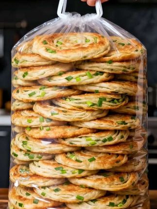 #太好吃了 #吃了还想吃 #葱油饼#真的很好吃 #妈呀太香了