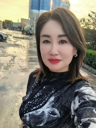 下班后人静下来,抬眼是缀满软云的天空,棉絮似的白团裹着落日余晖,真心喜欢这份工作带来的充实,更感恩自己始终保有柔软的心。原来善良是最好的滤镜,让每一刻平凡都美得发亮🙆🌹#生活碎片 #随拍 #记录真实生活 #日常vlog #云顶之弈