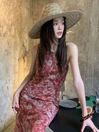 #连衣裙 #苎麻连衣裙#挂脖连衣裙#显瘦连衣裙 #复古连衣裙穿搭