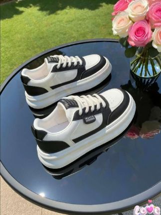 厚底小白鞋女2025春秋女鞋运动鞋不累脚百搭休闲板鞋#软底软面穿上超舒服 #好鞋推荐 #运动鞋 #休闲鞋 #小白鞋