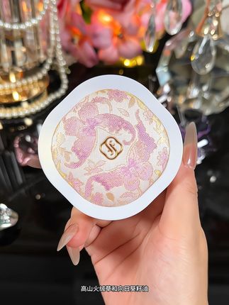 底妆容易暗沉发黄,爱出油出汗脱妆的,可以试试这款#花西子气垫 出门涂一层就能搞定#精致妆容 关键还#防水防汗不脱妆 #持久持妆