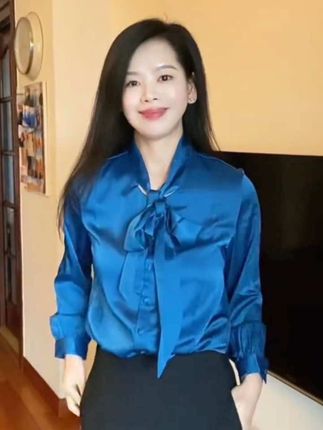 TUCANO/啄木鳥飘带蝴蝶结绸缎面衬衫女长袖春秋新款气质职业衬衣#时髦女装#穿出女人味 #多色可选#好穿又好搭 #