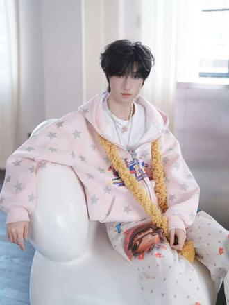 #童禹坤#高光时刻 晚上睡不着补物料,谁懂我狗屎一样的笑点,这是真给孩子饿狠了,离了毛哥谁还会这么逗我笑, #童禹坤