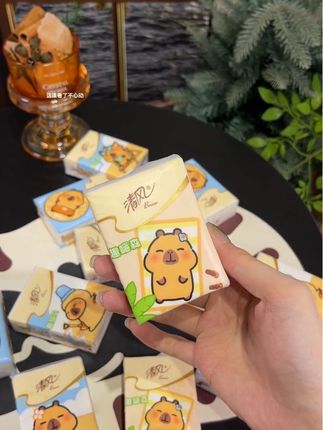 哇哇哇!清风新出的卡皮巴拉手帕纸也太可爱了叭,关键这个价到手18包也太划算了,刷到的直接闭眼冲啊!#清风手帕纸#卡皮巴拉纸巾#手帕纸#出门必备#好物推荐🔥
