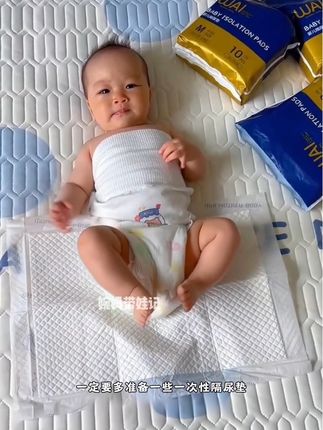 #新生儿 尿便频繁,说拉就拉了,容易弄脏床单,每次换纸尿裤都要垫一张#一次性隔尿垫,不怕弄湿床单,方便又省妈,还能用来晾屁屁,这价格随便用不心疼#孕期囤货#育儿经验分享#母婴好物