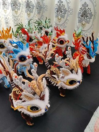 补一个给姐妹打包的视频,两组金木水火土麒麟,红色招财鹿一个,每一个都是独立包装,箱子加了隔板,每一款外加送手提带一个,有时间的姐妹咱们一起做,没时间也可以找我哦 #非遗传承 #创意摆件 #手工 #麒麟 #招财鹿