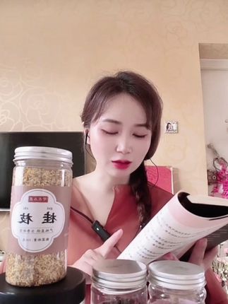 #苹果手机 18上市是遥遥无期了吗?#苹果 公司#AI  方面的挑战,不仅在于Siri个性化功能延迟,动摇了员工和忠实客户的信心,更在于AI人才的流失,多名研究人员、工程师、高管被挖走,人才被架空了吗? 该媒体指出自进入2025年以来,各家纷纷启动挖人计划,导致苹果的AI团队人员流失严重,这些员工纷纷加入了#扎克伯格  的Meta、#马斯克 的OpenAI、xAI等公司。