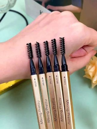 #上热门 这一款超好用的金筷小眉笔,能轻松描绘出自然流畅的眉毛线条。而且还是防水防汗的,它的笔尖很细,让你随心所欲的画出你想要的眉形,是一款非常值得入手的眉笔#好物分享#金筷小眉笔#生活好帮手#实用好物