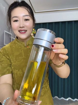 一键按压开盖双层玻璃茶水分离泡茶杯,单手就可以操作#茶水分离杯 #玻璃泡茶杯 #玻璃杯