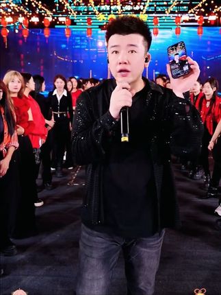 男生的精致,从一把剃须刀开始,这把康佳磁吸刀头剃须刀真的可以闭眼入,它不仅外观好看,而且实用性也很强,它的刀头采用的是磁吸的设计,用完之后可以直接用水冲洗,非常方便。如果你想要拥有一张干净的脸蛋,那就赶紧入手吧!现在就点击下方链接下单吧!#木森大舞台 #木森大舞台有才你就来 #康佳新款三合一剃须刀#男士必备 #嗨翻全场