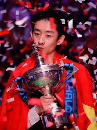 斯诺克史上首位00后世锦赛冠军诞生! 传奇︱吴宜泽18-17战胜墨菲,获得2026斯诺克世锦赛冠军!属于中国的斯诺克时代正在到来!#斯诺克 #斯诺克世锦赛 #吴宜泽 #台球 #世界冠军 @DOU+小助手