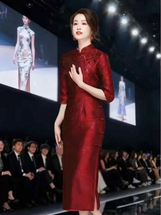 【气质喜婆婆旗袍秋季中国风提花红色日常改良喜妈妈敬酒服】#旗袍 #礼服 #婚礼妈妈礼服 #喜婆婆喜妈妈 #敬酒服