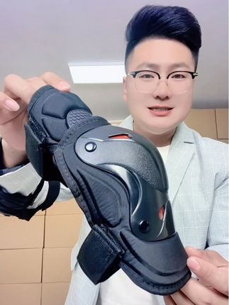出口外贸!专业摩托车电动车骑行护膝,防风防摔防擦伤,加厚缓冲垫,不影响膝盖活动,价格很给力#护膝 #骑行护膝 #摩托车护膝 #骑行装备 #电动车护膝