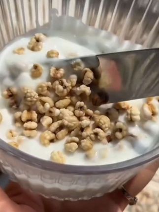 宝宝特别爱笑是高智商的表现,长大后大多会更加聪明,笑对于婴儿的大脑发育是一种良性刺激,所以父母要多逗孩子笑#宝宝的笑容也太治愈了  #爱笑的宝宝惹人爱  #萌娃 #宝爸宝妈 #人类幼崽