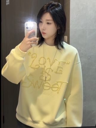 我不允许你的衣柜里没有一件珍珠卫衣,多巴胺同色刺绣珍珠时尚减龄,宽松版型挺括不软踏,下摆定制罗纹有弹性不易变形#这也太好看了 #卫衣穿搭 #男女同款 #早秋穿搭 #早秋冷冽又随性的气质穿搭