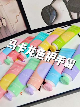 #好物推荐🔥 #护手霜 立秋将至,赶紧为你的双手准备上马卡龙色护手霜吧!这款护手霜拥有如酸奶般细腻的冰淇淋质地,气味清新宜人#随身携带 #自用好物推荐 #女生必备