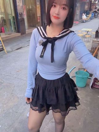 我的目标不再是每天都过的快乐而是平静的能和自己的情绪共处#是你的理想女朋友吗