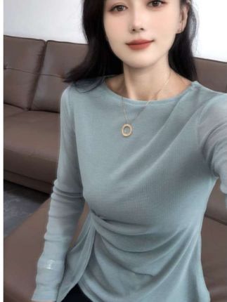 2025年秋季新款圆领修身长袖洋气T恤女百搭纯欲风抗起球显瘦小衫#看过来 #懒人必备 #打底衫 #显瘦穿搭 #抖音推广