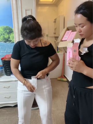 我们女生呀,一定要学会爱惜自己,如果你内裤总是湿哒哒的,还经常熬夜、久坐办公室的,那你一定要试试这个雪莲草本护垫,里面添加了多种对女性有益的草本植物精华,每天用一片,清清爽爽,干干净净,再也不怕尴尬了#好物推荐🔥 #好物分享#私密 #私密好物分享 #保养