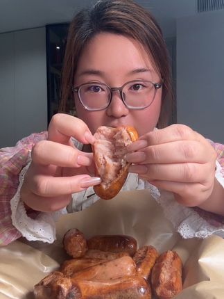 半夜饿了,用空气炸锅烤了肠吃,太香了#深夜放毒 #吃货日常 #爱美食爱生活 #太香啦