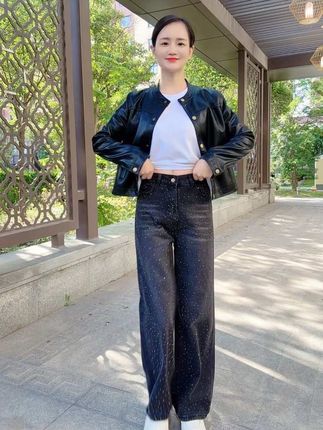 巨显瘦巨显高的烫钻满天星牛仔裤,能穿到200斤,超有设计感上身时尚感拉满,版型特别显瘦,胯宽腿粗屁股大的姐妹闭眼入,超遮肉#烫钻牛仔裤 #百搭裤子 #显高显瘦显腿长 #遮肉显瘦