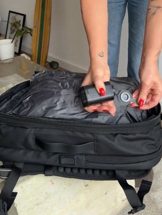 现在最🔥的真空压缩旅行包,可以装下10多天的必需品,防水面料,真空隔层可以放置更多的衣物#真空压缩包#旅行必备#旅行背包 #登山包 #双肩包