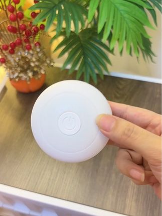 晚上开灯怕黑或经常起夜照顾宝宝的,家里可以准备一个这样子的护眼小夜灯装在床头非常合适,灯光柔和不伤眼。大人小孩儿放心用,#小夜灯 #床头灯#智能小夜灯#护眼小夜灯#母婴小夜灯