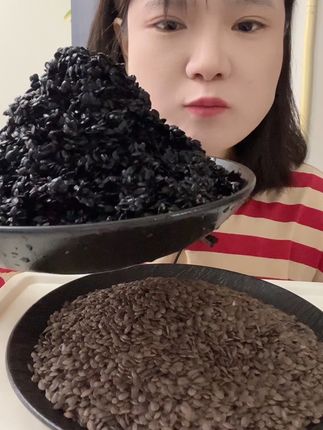 黄金果干籽好嚼不好看,我个人感觉果仁味还可以,就是不好看,黄金果因为皮薄,所以晒出来不好看,第一次建议拍一斤试试口感,喜欢在囤#百香果 #声控