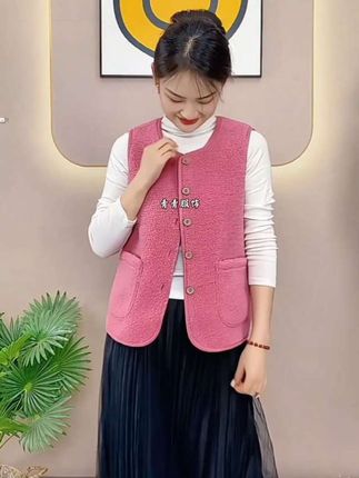 #谁穿谁好看 升级版毛绒马甲#强烈推荐 时尚气质百搭颗粒绒加厚宽松马夹#面料柔软舒适 #保暖又好看