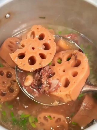 老乡们,吃藕就要吃湖北的九孔粉藕,粉糯绵密,炖汤鲜甜又好吃!#莲藕 #粉藕 #九孔粉藕 #湖北粉藕 #家常美食