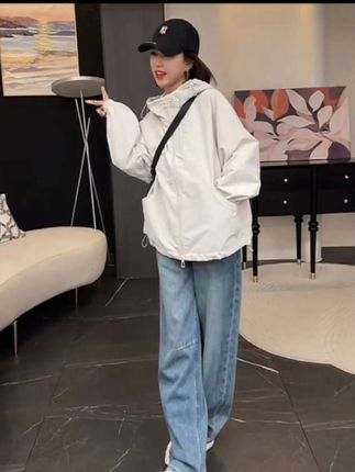 休闲风拉满!白色外套配牛仔裤,简约又耐看~✨🧥 #Wink画质修复 #外套穿搭 #每日分享#看过来 #夹克外套