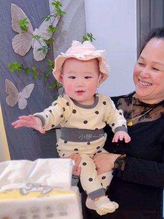 好小一只啊🥰超级无敌可爱呀#被你萌化了 #人类幼崽迷惑行为大赏 #骗你生女儿 #萌娃穿搭 #小伊一呀