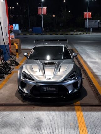 过分了,怎么会有这么拉风的丰田86🥰#丰田86 #斯巴鲁brz #86brz #年轻人的第一台跑车 #男人的玩具