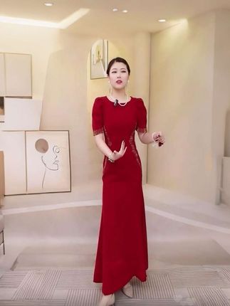 喜妃琳品牌,喜婆婆喜妈妈婚宴礼服,优雅气质,年轻减龄,修身显瘦长款#时尚#时尚穿搭 #喜婆婆喜妈妈 #礼服裙#穿出自己的风格@抖加🔥上热门🔥dou+🔥热点宝 @抖加上热门