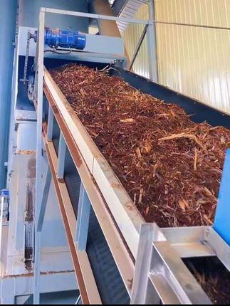 粉碎60%高水分湿料、带皮边角料、拆迁料、托盘料、实木料、树皮、甘蔗叶等产量低、耗电大、成本高过来考察对比#木材粉碎机 #树皮粉碎机#边角料粉碎机#湿料粉碎机#托盘料粉碎机